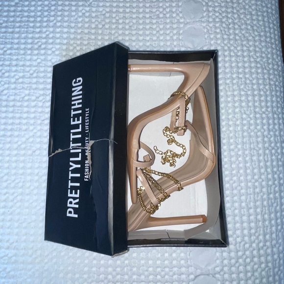 Pretty little thing - nude barely there heels with gold chain size US 7 - Picture 3 of 4